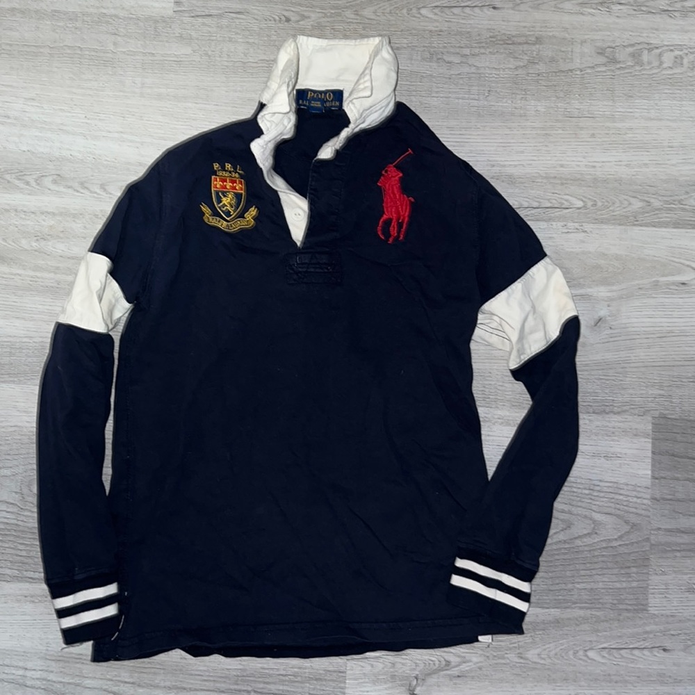 Boys polo shirt great condition. Size medium 10-12.